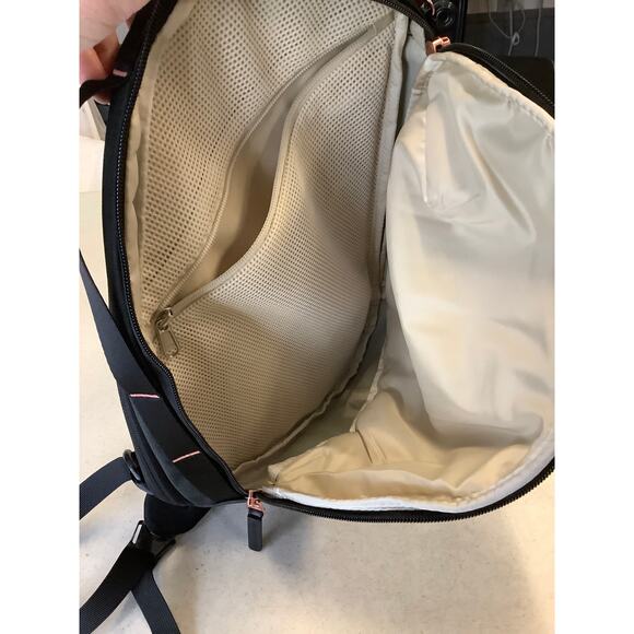 The North Face One Size Women's Black Isabella Sling Bag Crossbody L27-14 - Picture 5 of 7